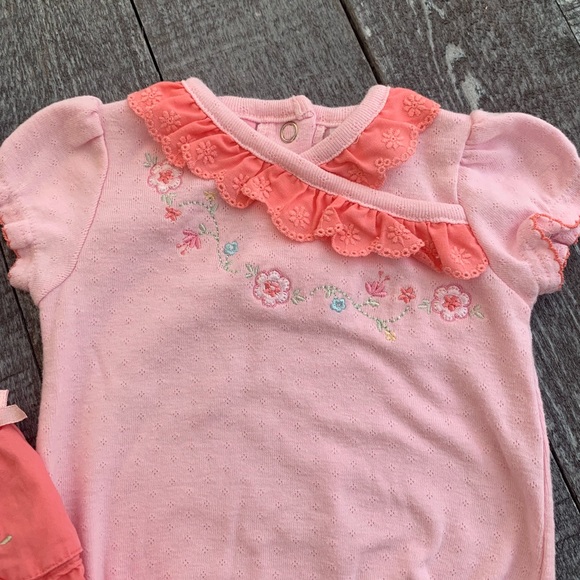 Baby Q Flower Onesie & Capris Set - Picture 5 of 7
